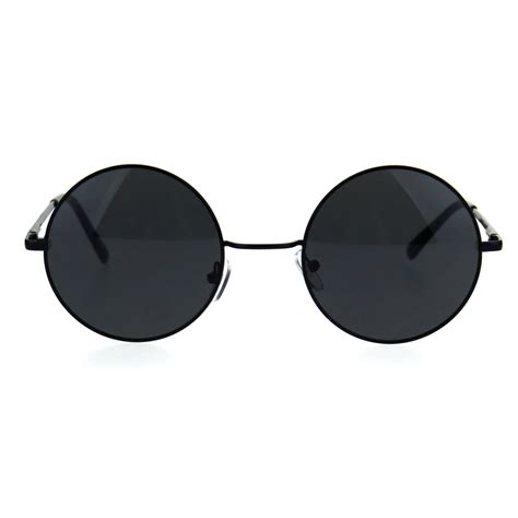 circular black sunglasses.